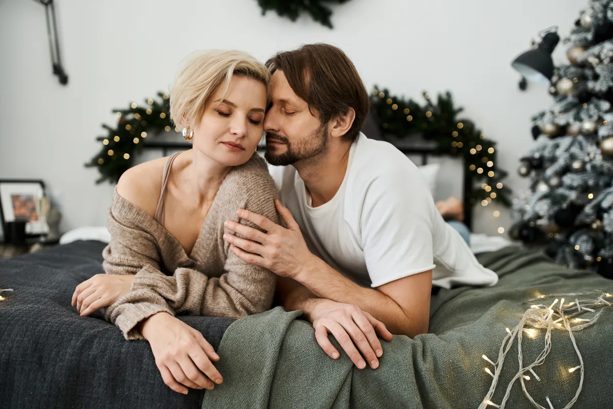 Affectionate adult couple illustrating the HSV dating blog and relationship articles