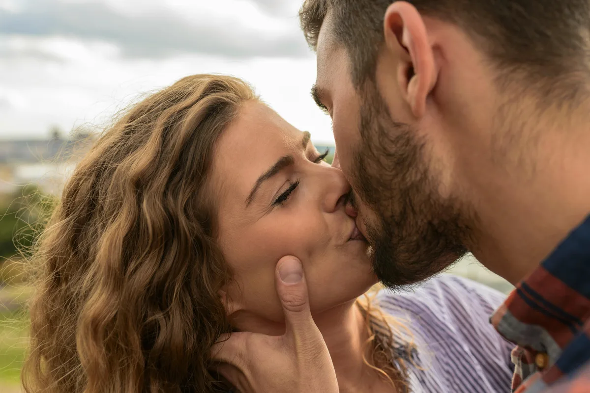 HSV dating when partner tests negative article illustration