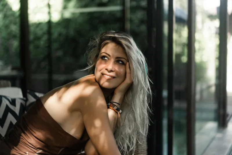 Adult woman portrait illustrating a fictional HSV dating profile